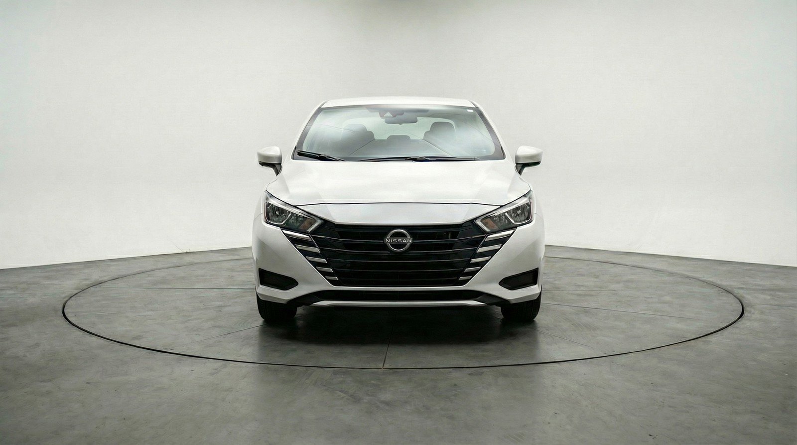 Used 2025 Nissan Versa SV image 2