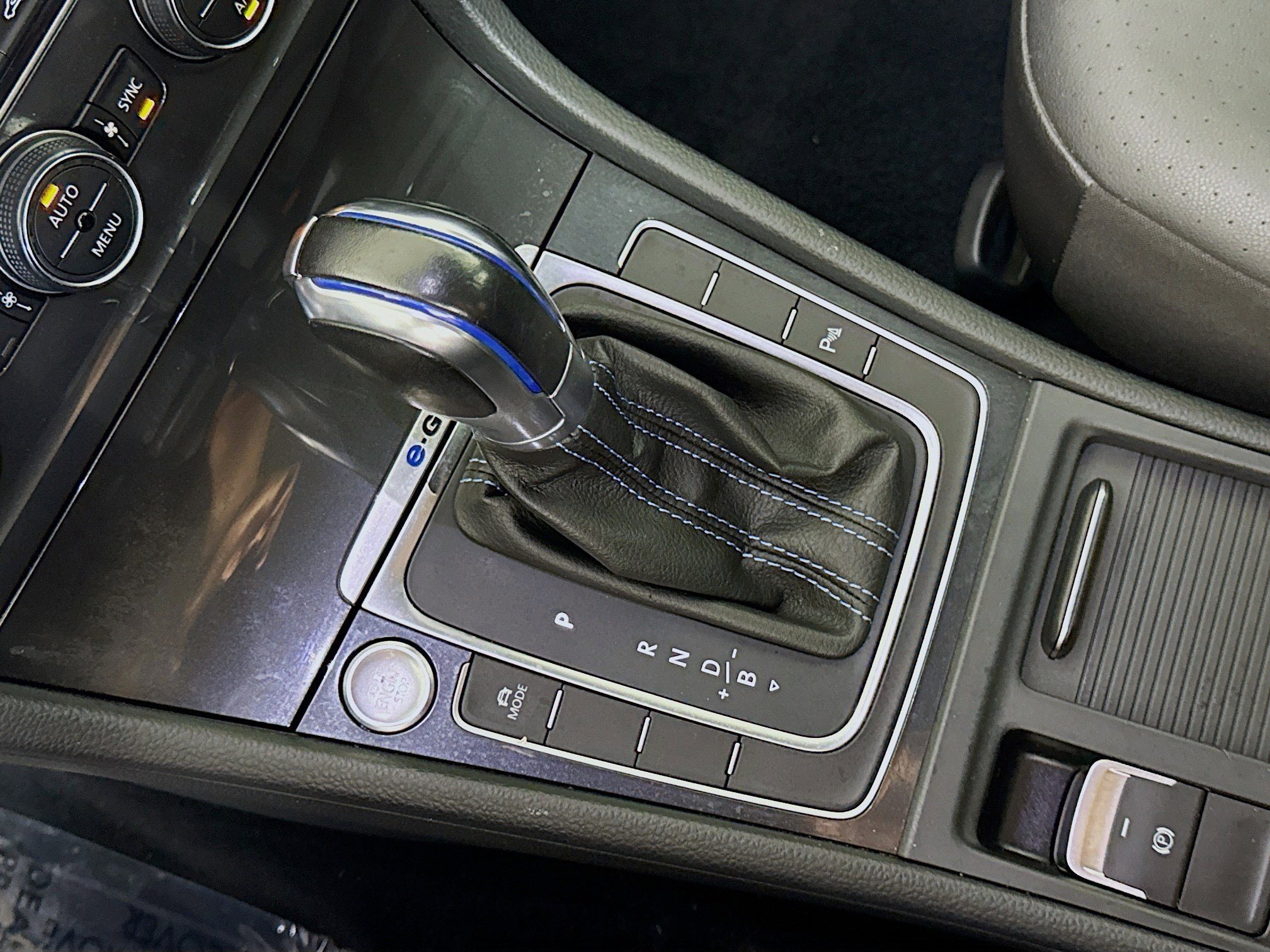 Used 2017 Volkswagen e-Golf SEL Premium image 20