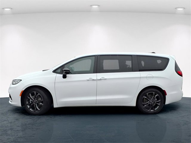 New 2026 Chrysler Pacifica Select image 5