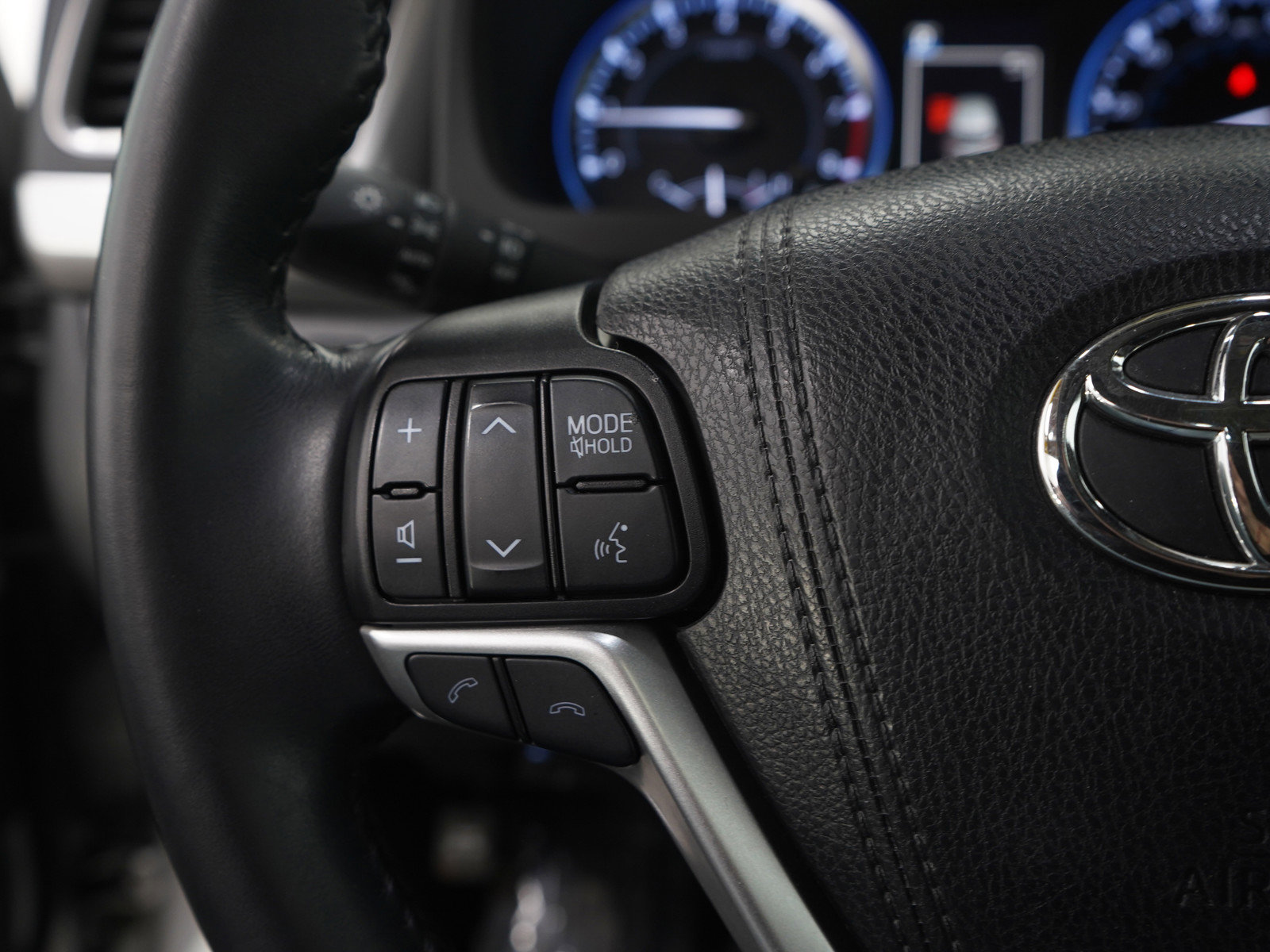 Used 2019 Toyota Highlander XLE AWD/4WD image 29