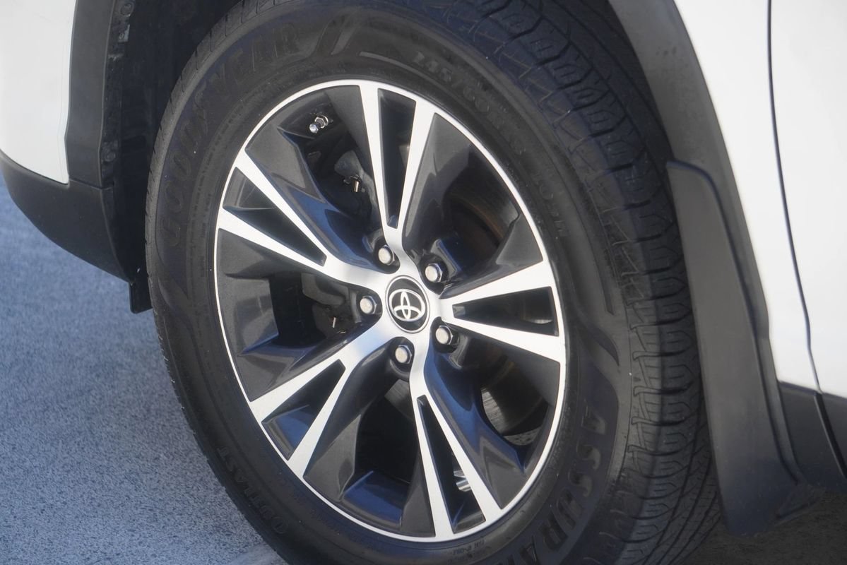 Used 2019 Toyota Highlander LE AWD/4WD image 32