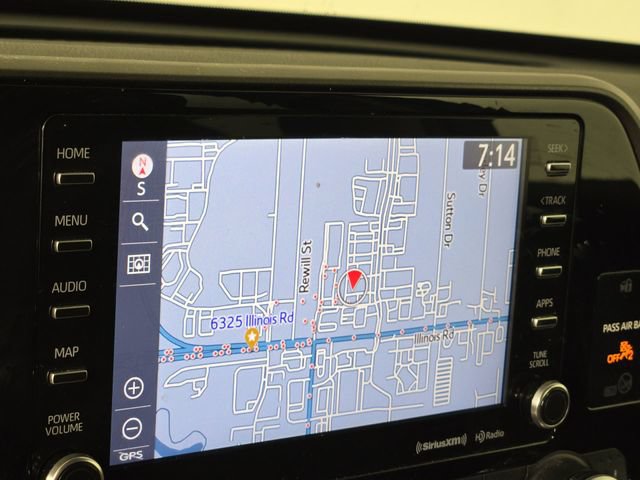 Used 2021 Toyota Highlander XLE AWD/4WD image 18