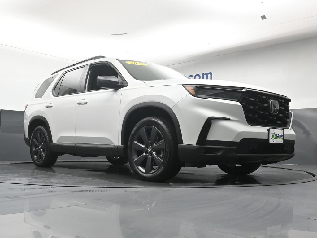 Used 2025 Honda Pilot Sport image 26