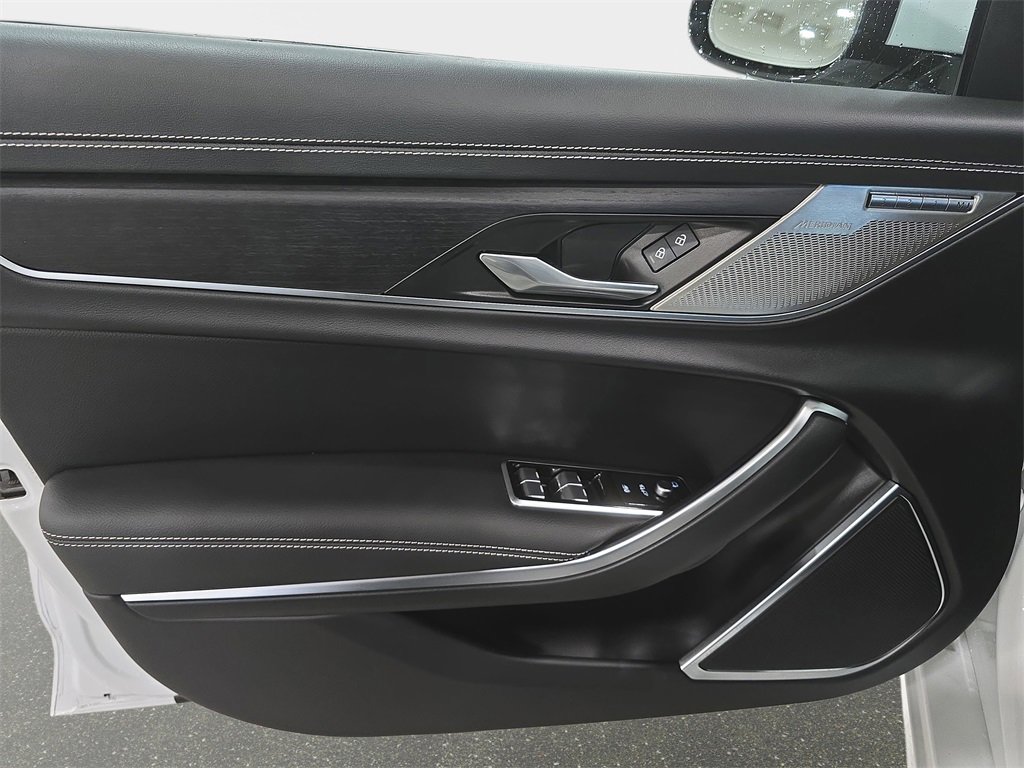 Used 2023 Jaguar XF R-Dynamic SE image 25