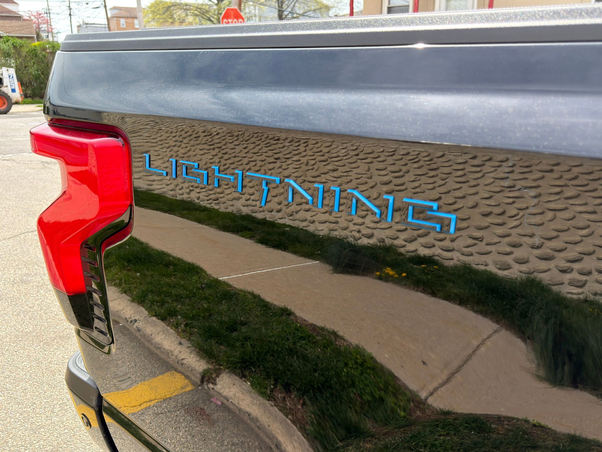 Used 2023 Ford F150 Lightning Platinum AWD/4WD image 24