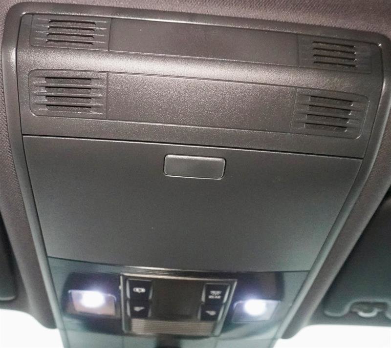 Used 2016 Volkswagen Golf R 4-Door image 28