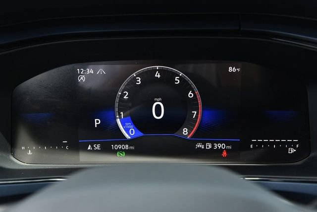 Certified 2024 Volkswagen Taos SE w/ Panoramic Sunroof Package image 12