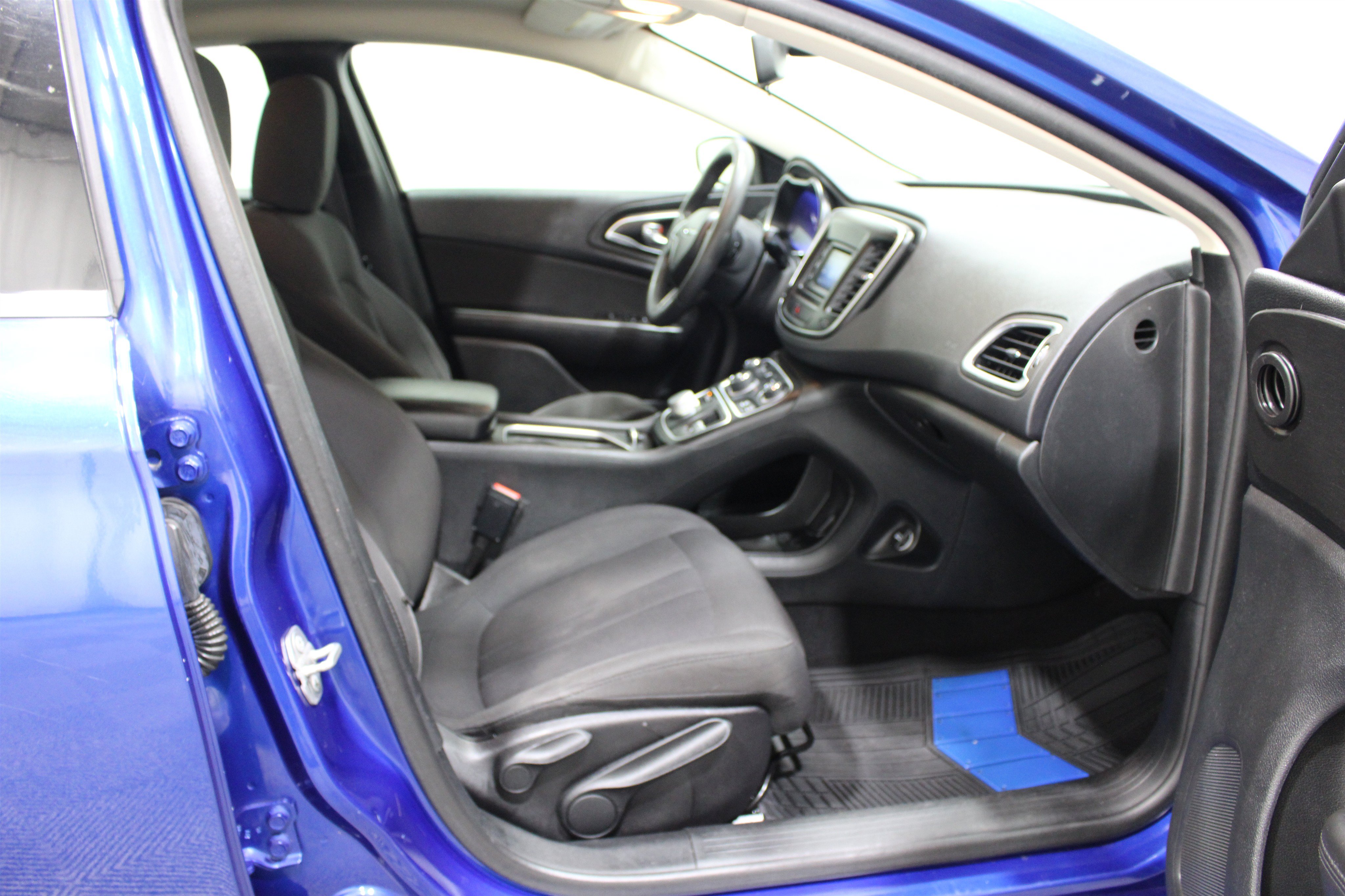 Used 2015 Chrysler 200 Limited FWD image 20