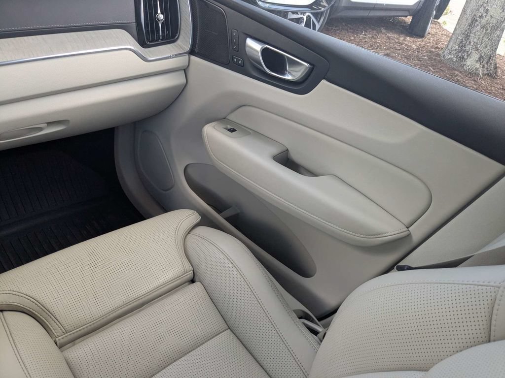 Certified 2024 Volvo XC60 B5 Ultimate w/ Protection Package Premier AWD/4WD image 25