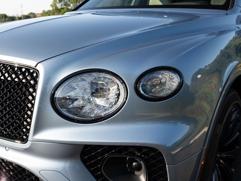 Used 2023 Bentley Bentayga AWD/4WD image 18