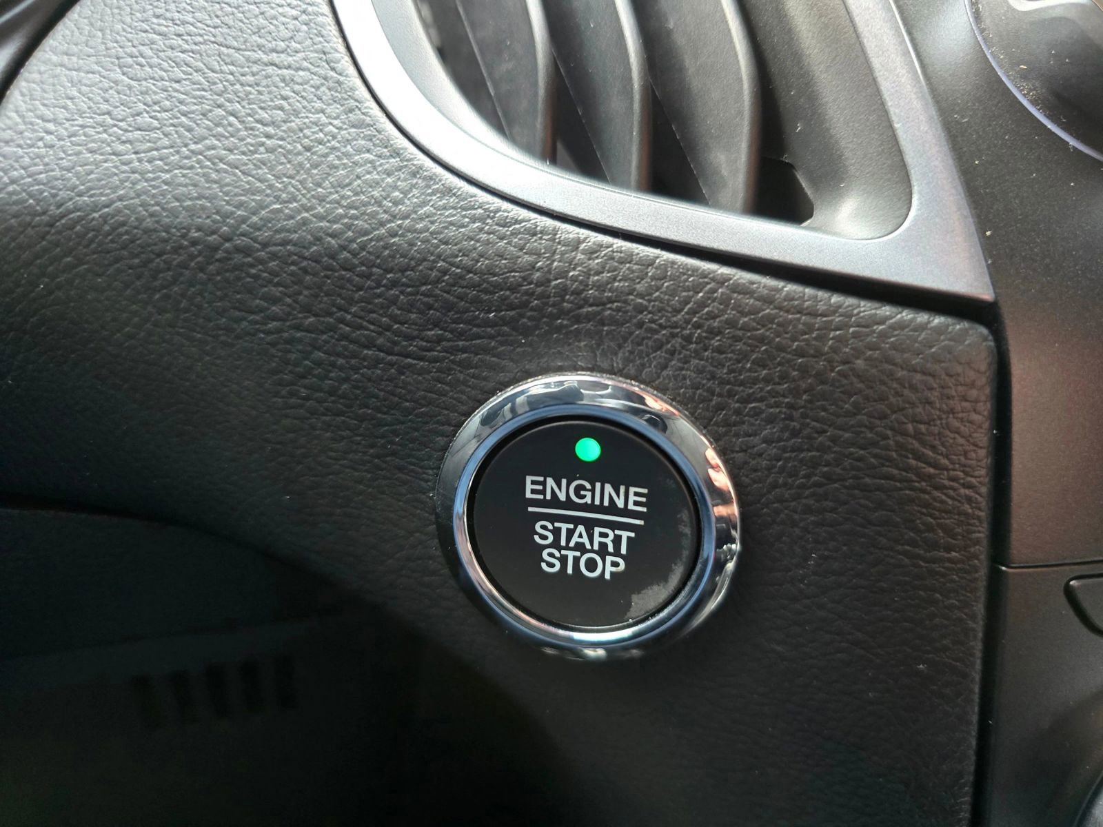 Used 2018 Ford Edge SE image 27