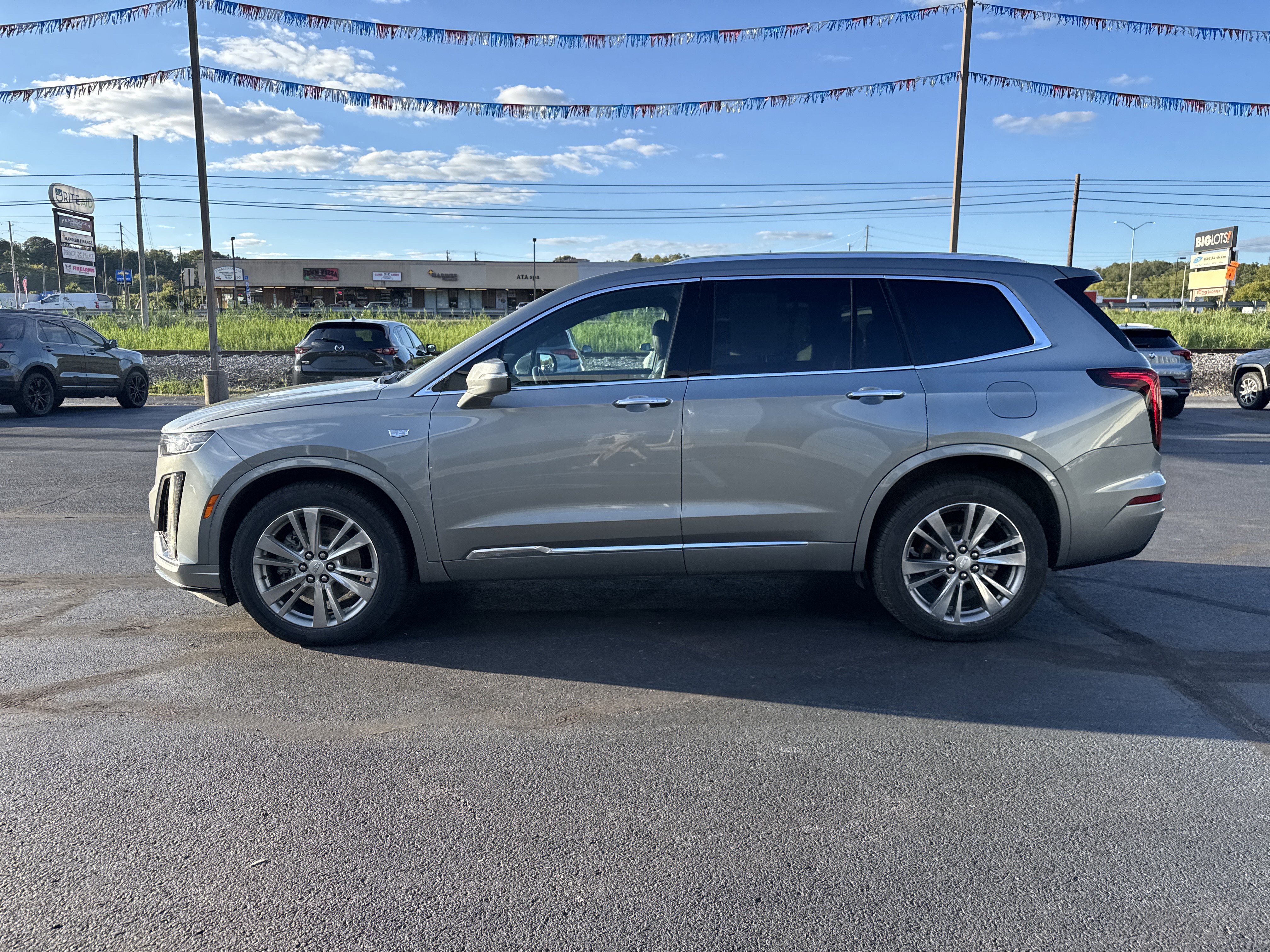 Used 2023 Cadillac XT6 Premium Luxury image 7