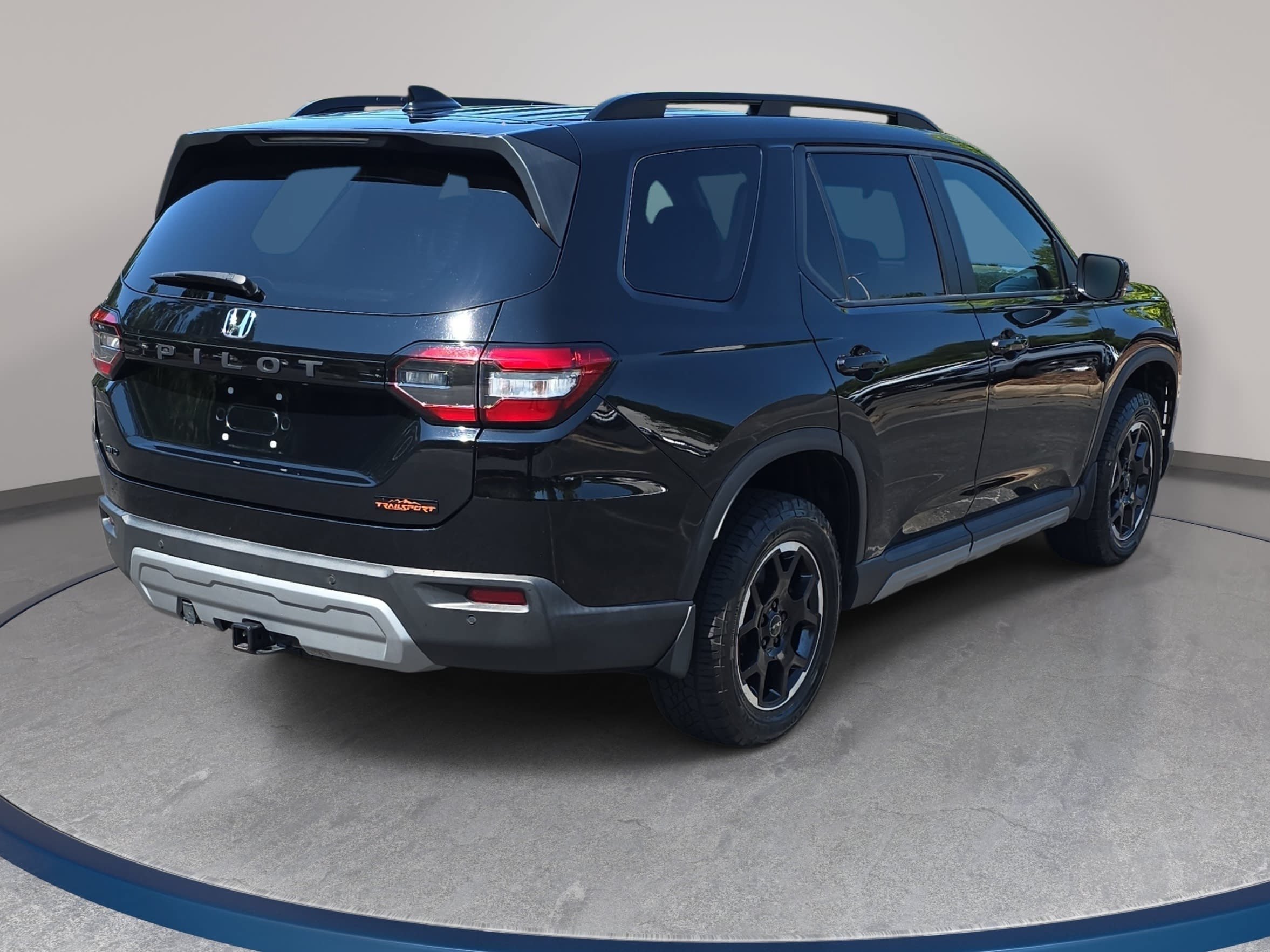 Certified 2025 Honda Pilot TrailSport image 5