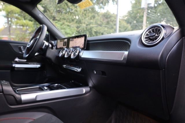 Used 2024 Mercedes-Benz GLB 250 4MATIC image 38