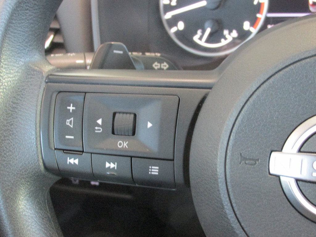 Used 2024 Nissan Rogue SV image 16