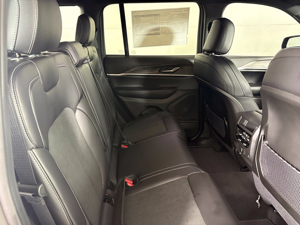 New 2027 Jeep Grand Cherokee Altitude RWD image 17