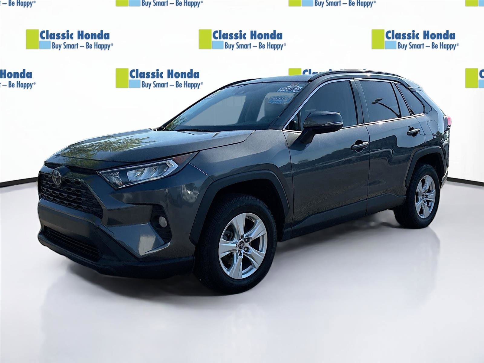 Used 2019 Toyota RAV4 XLE FWD image 3