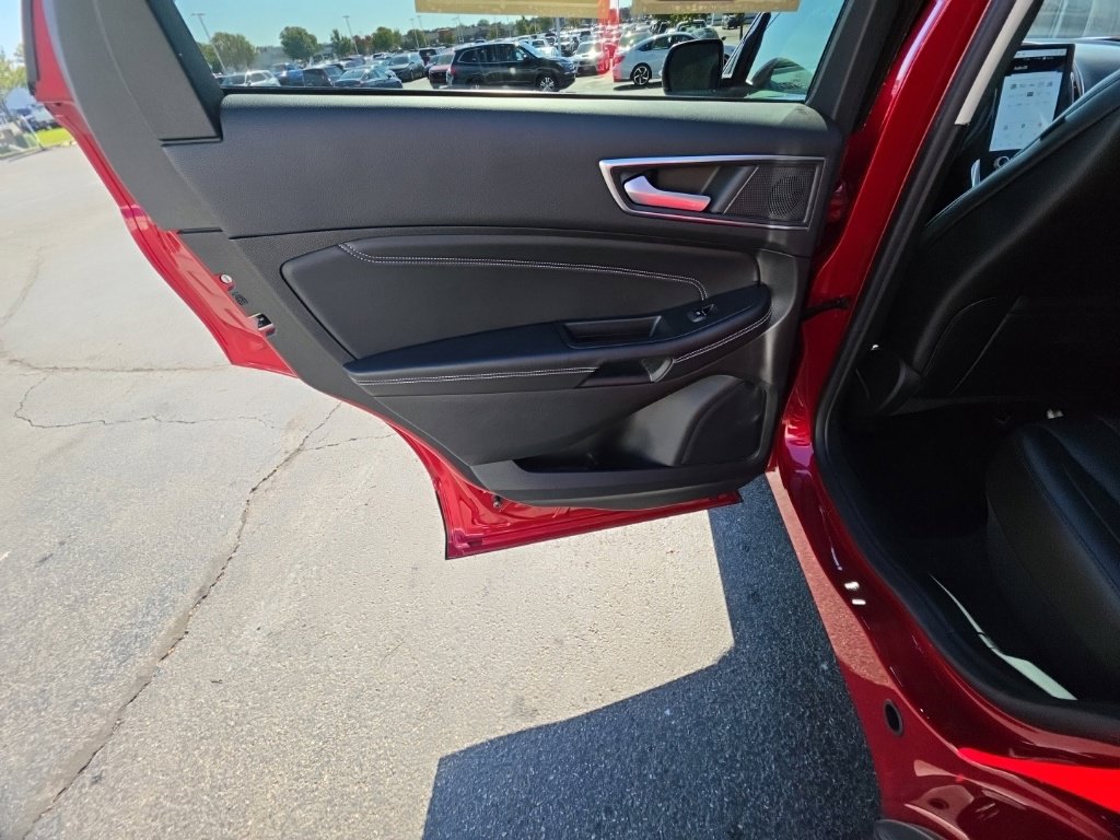 Used 2024 Ford Edge Titanium AWD/4WD image 26