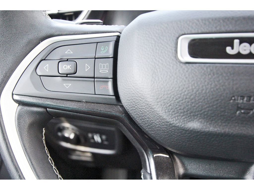 Used 2022 Jeep Grand Cherokee L Laredo w/ Luxury Tech Group I AWD/4WD image 20