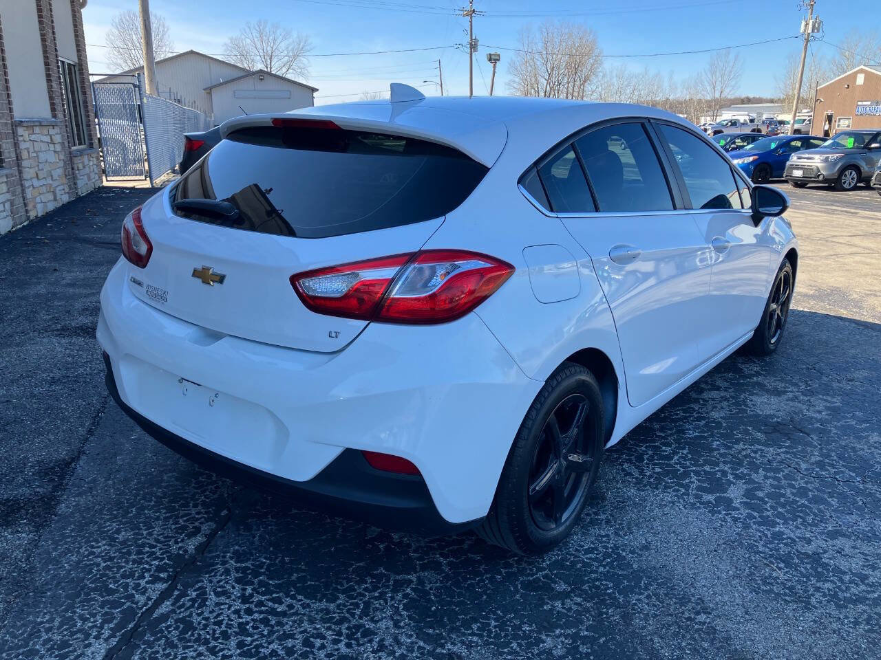 Used 2017 Chevrolet Cruze LT w/ Convenience Package FWD image 3