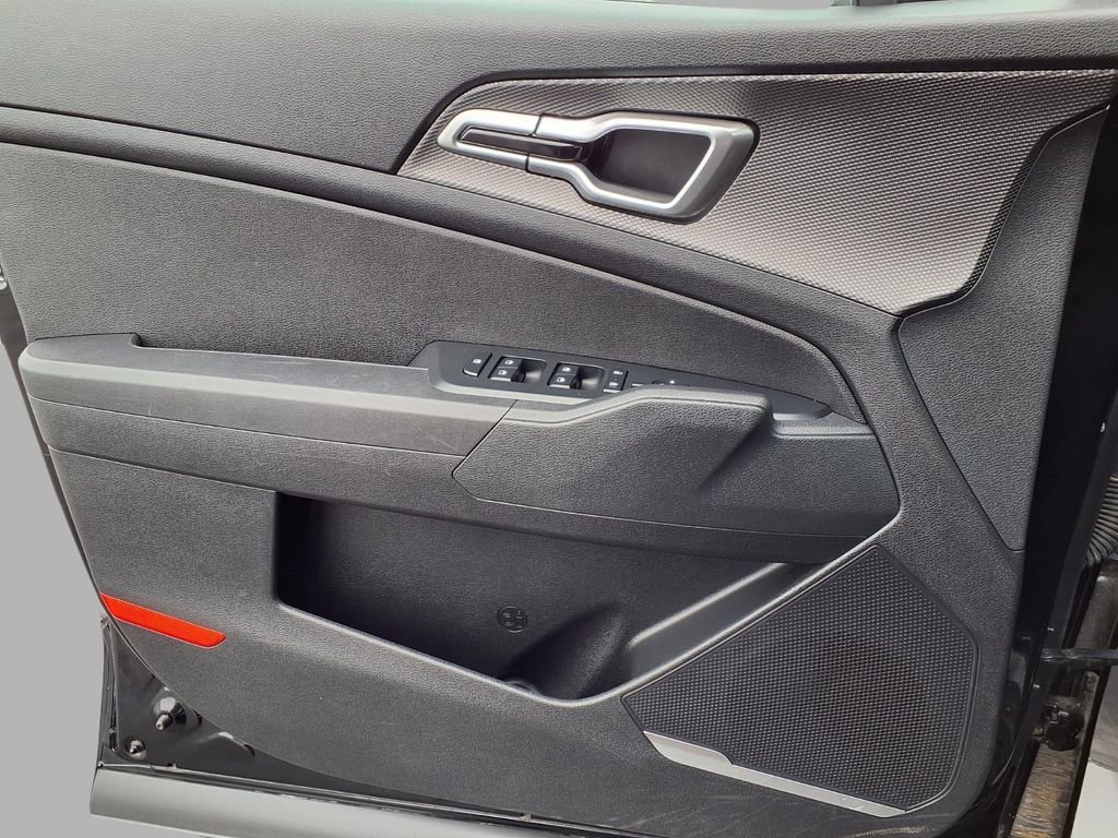 Used 2025 Kia Sportage LX image 18