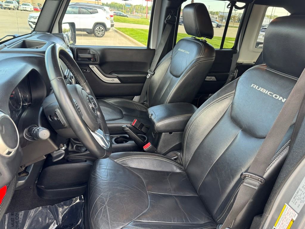 Used 2015 Jeep Wrangler Unlimited Rubicon AWD/4WD image 6