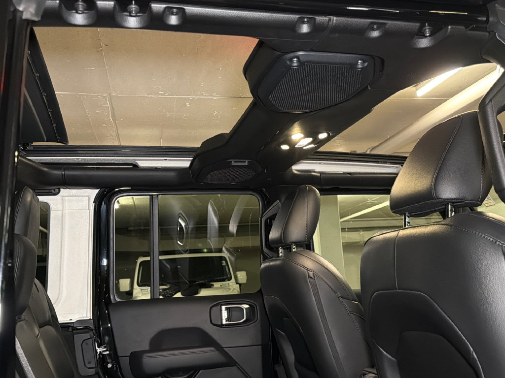 Used 2022 Jeep Wrangler Unlimited Sahara AWD/4WD image 14