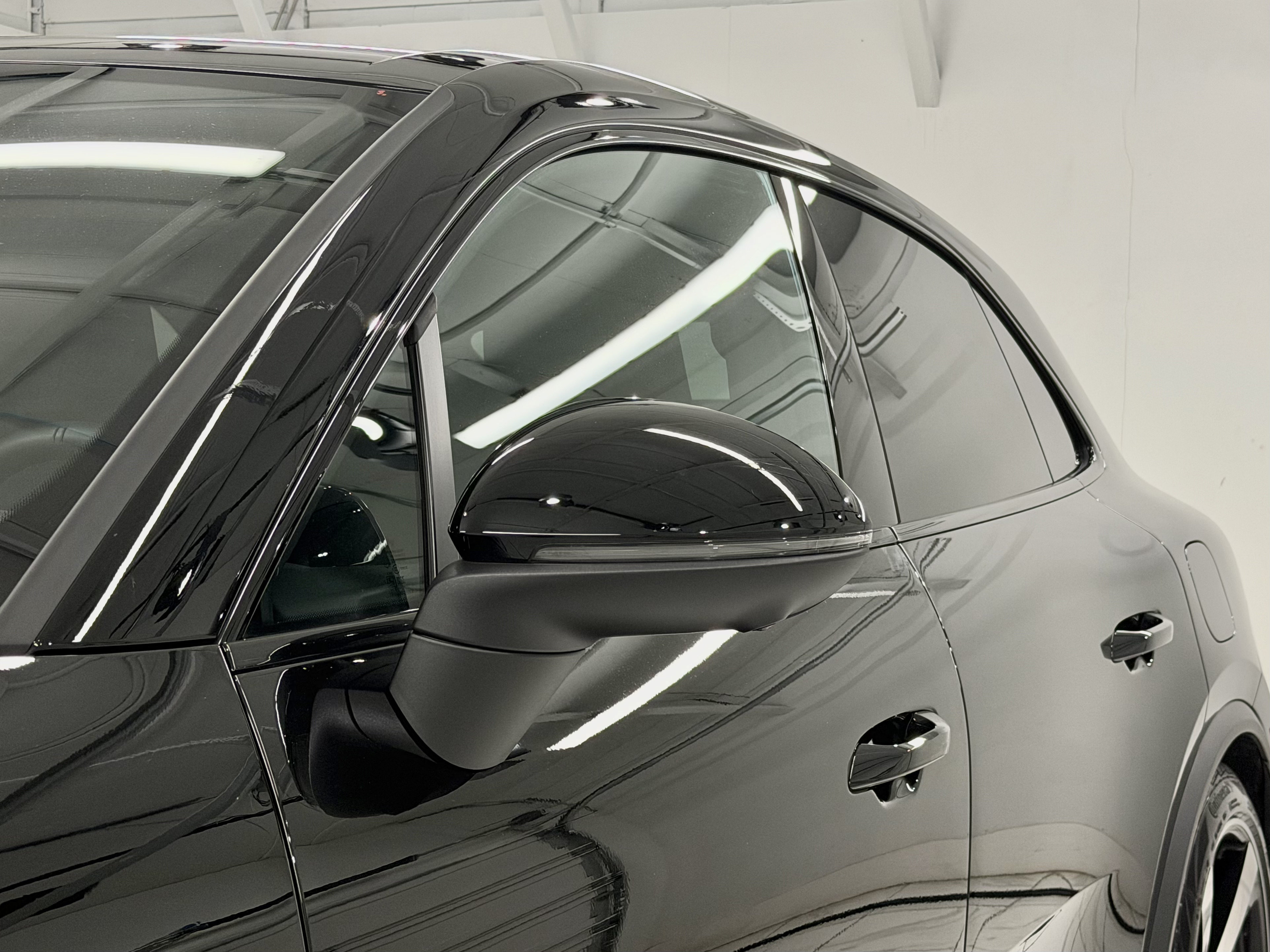 Certified 2025 Porsche Macan Electric RWD image 19