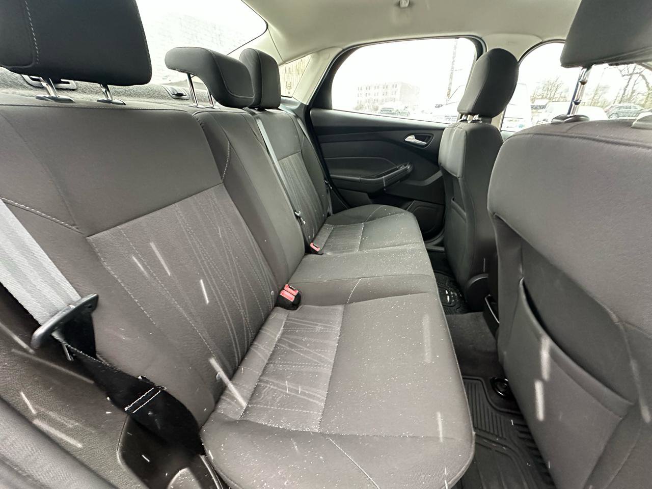 Used 2016 Ford Focus SE w/ SE Cold Weather Package image 34