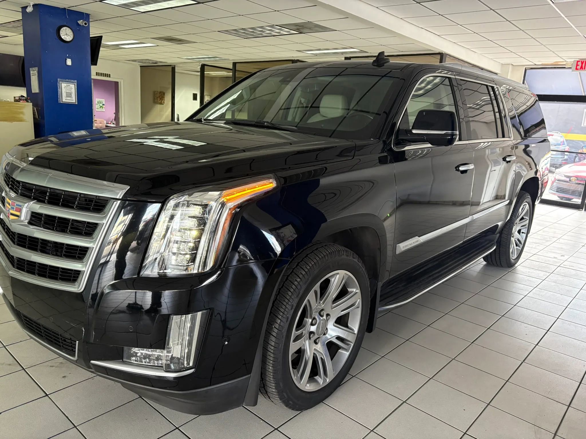 Used 2017 Cadillac Escalade ESV Luxury