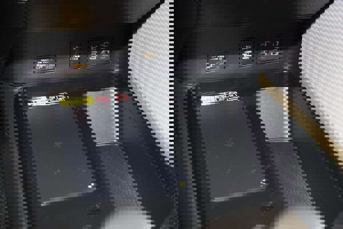 Used 2025 Toyota Camry SE image 28