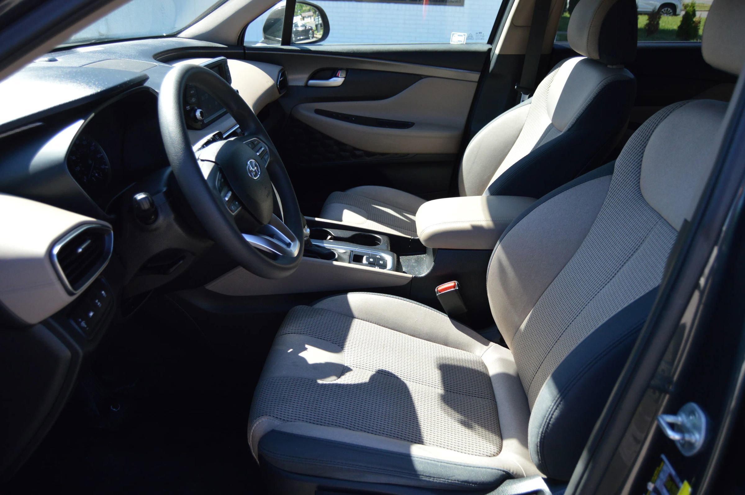 Used 2020 Hyundai Santa Fe SE AWD/4WD image 10