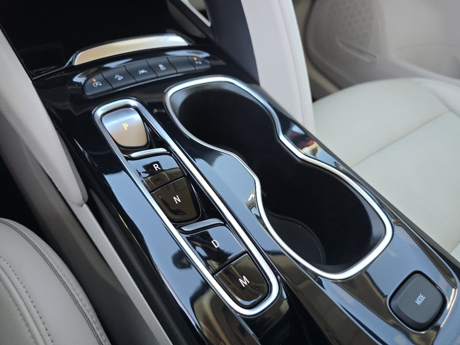 Used 2021 Buick Envision Essence image 36