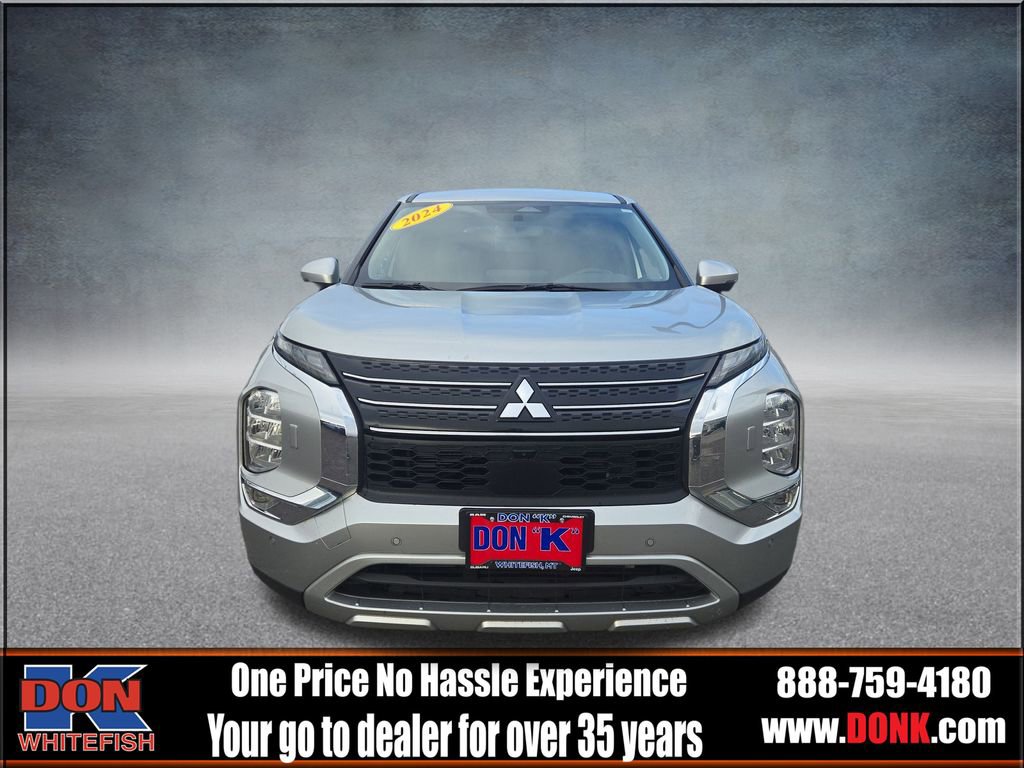 Used 2024 Mitsubishi Outlander SE image 3