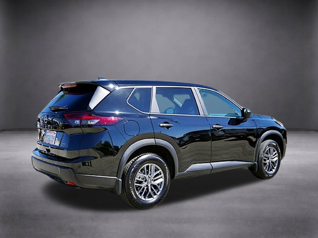 Used 2025 Nissan Rogue S AWD/4WD image 4