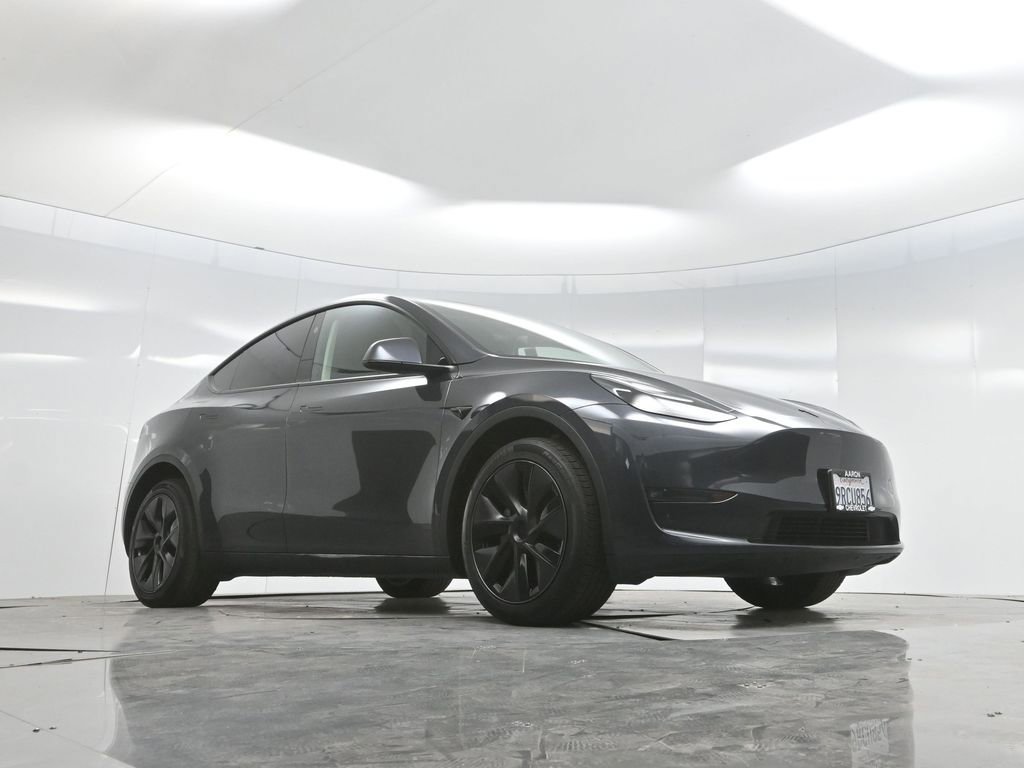 Used 2025 Tesla Model Y Long Range image 54