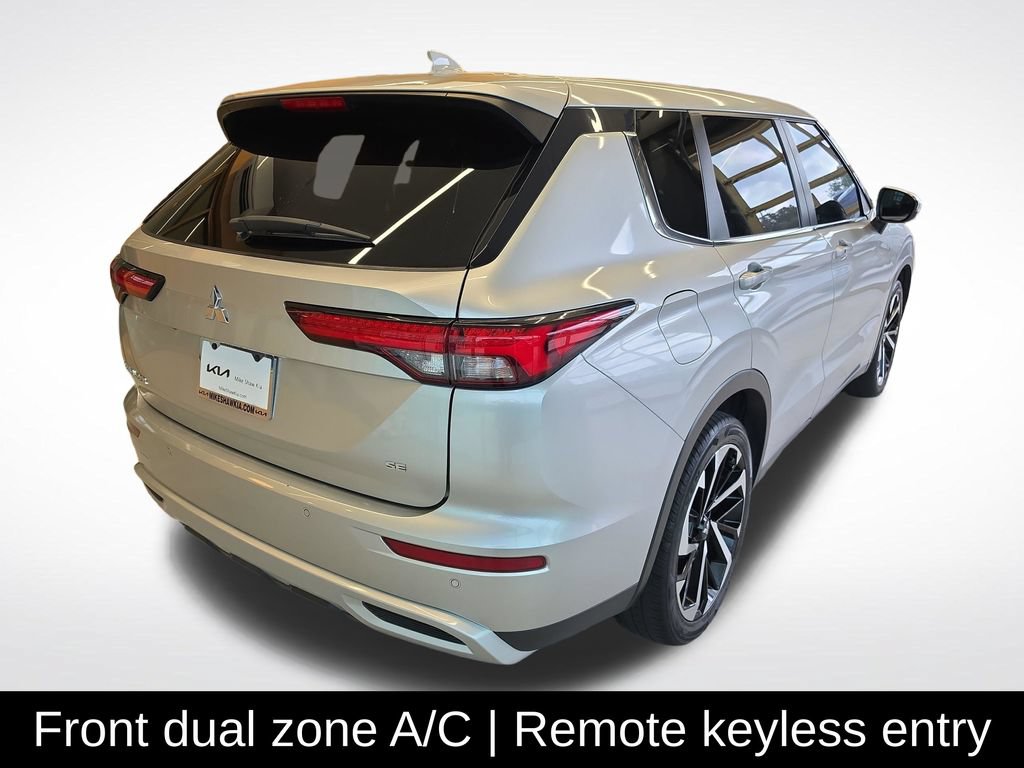 Used 2024 Mitsubishi Outlander SE Black Edition FWD image 6