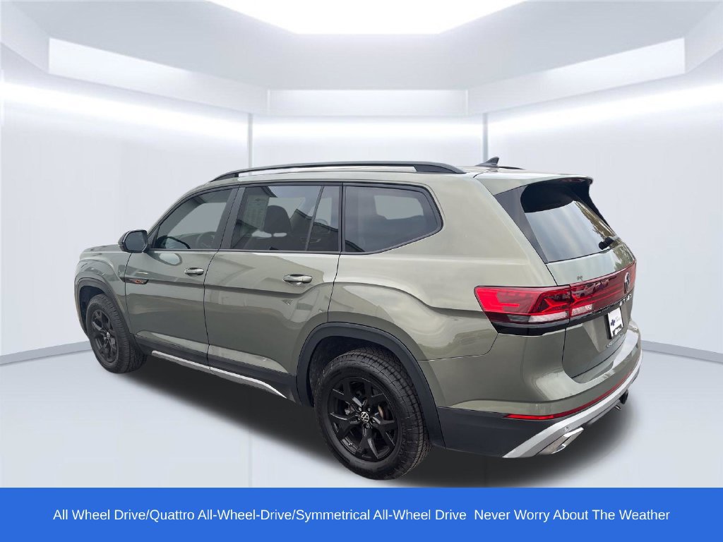 Used 2024 Volkswagen Atlas Peak Edition SE AWD/4WD image 3