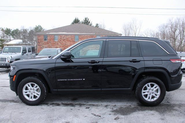 Used 2025 Jeep Grand Cherokee Laredo w/ Luxury Tech Group I AWD/4WD image 5