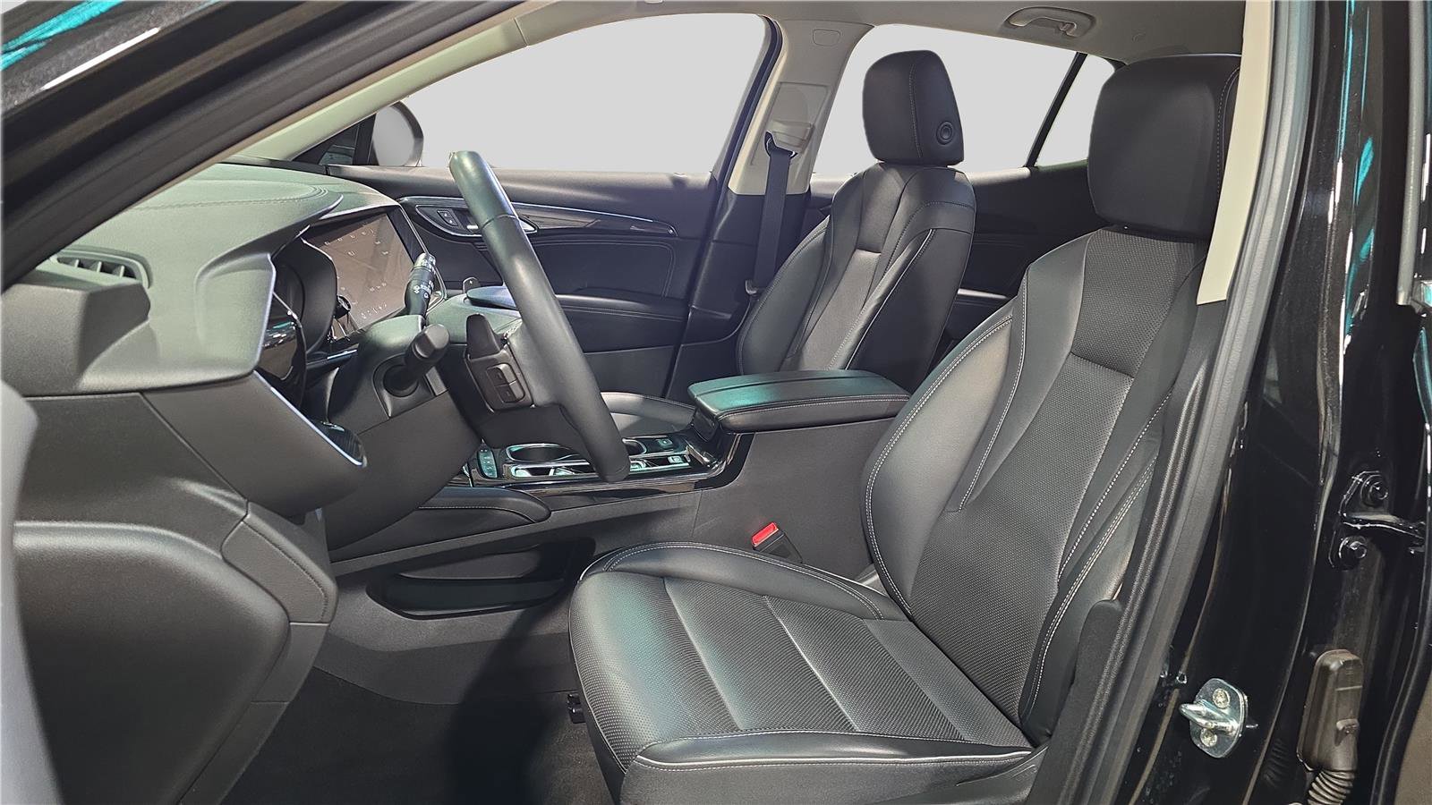 Used 2023 Buick Envision Essence image 11