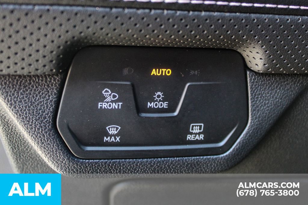 Used 2024 Volkswagen Atlas Cross Sport SE image 29