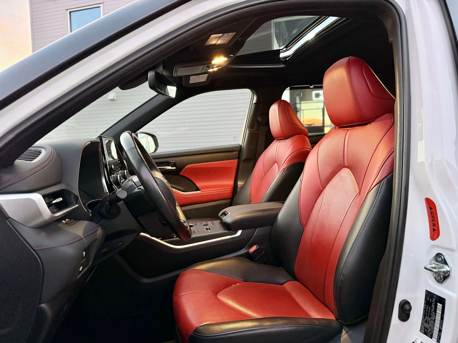 Used 2023 Toyota Highlander XSE image 15