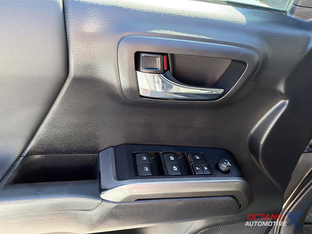 Used 2021 Toyota Tacoma TRD Sport image 18