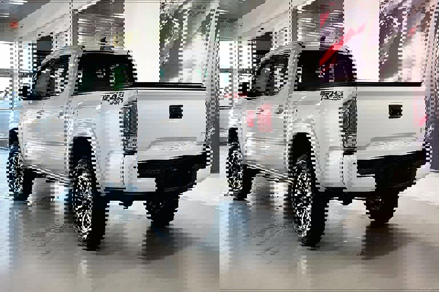 Used 2023 Toyota Tacoma TRD Sport w/ Technology Package image 4