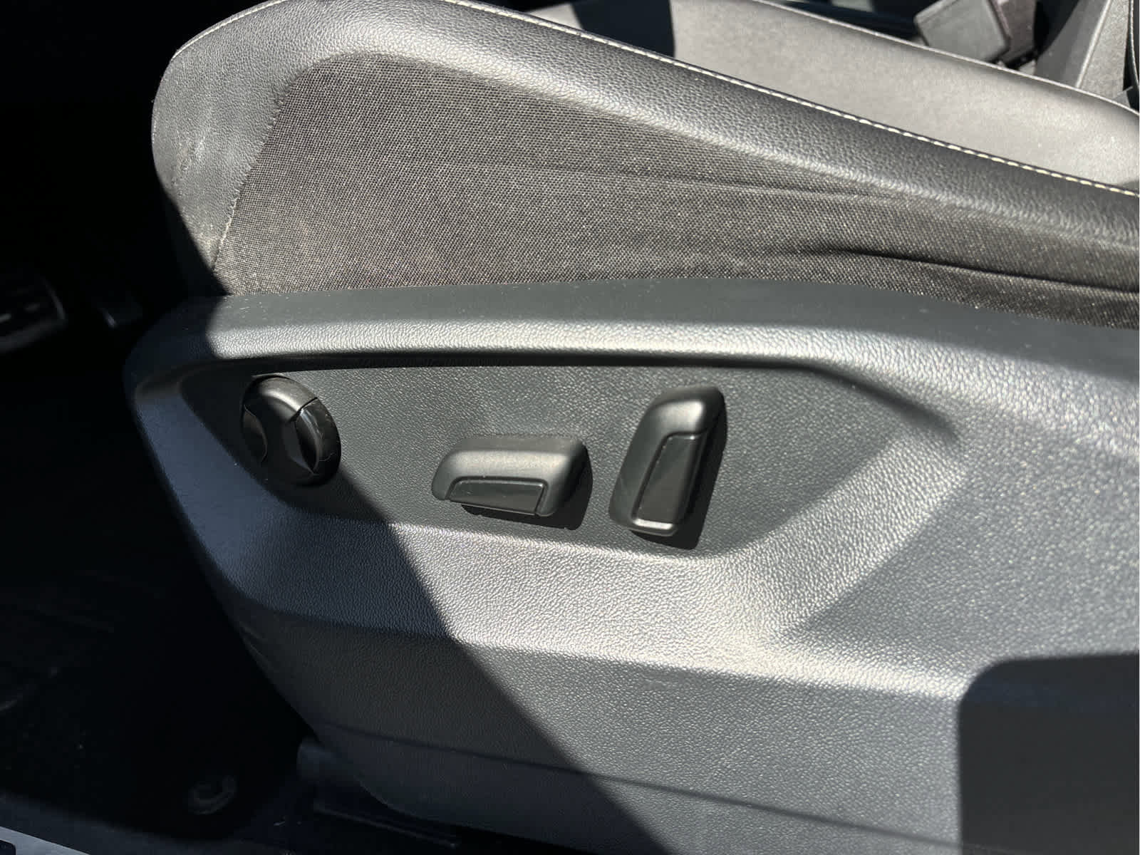 Used 2021 Volkswagen Tiguan SE R-Line image 9