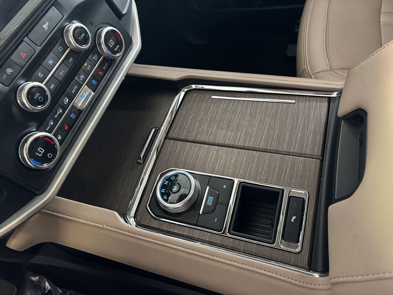 Used 2024 Ford Expedition Limited RWD image 47