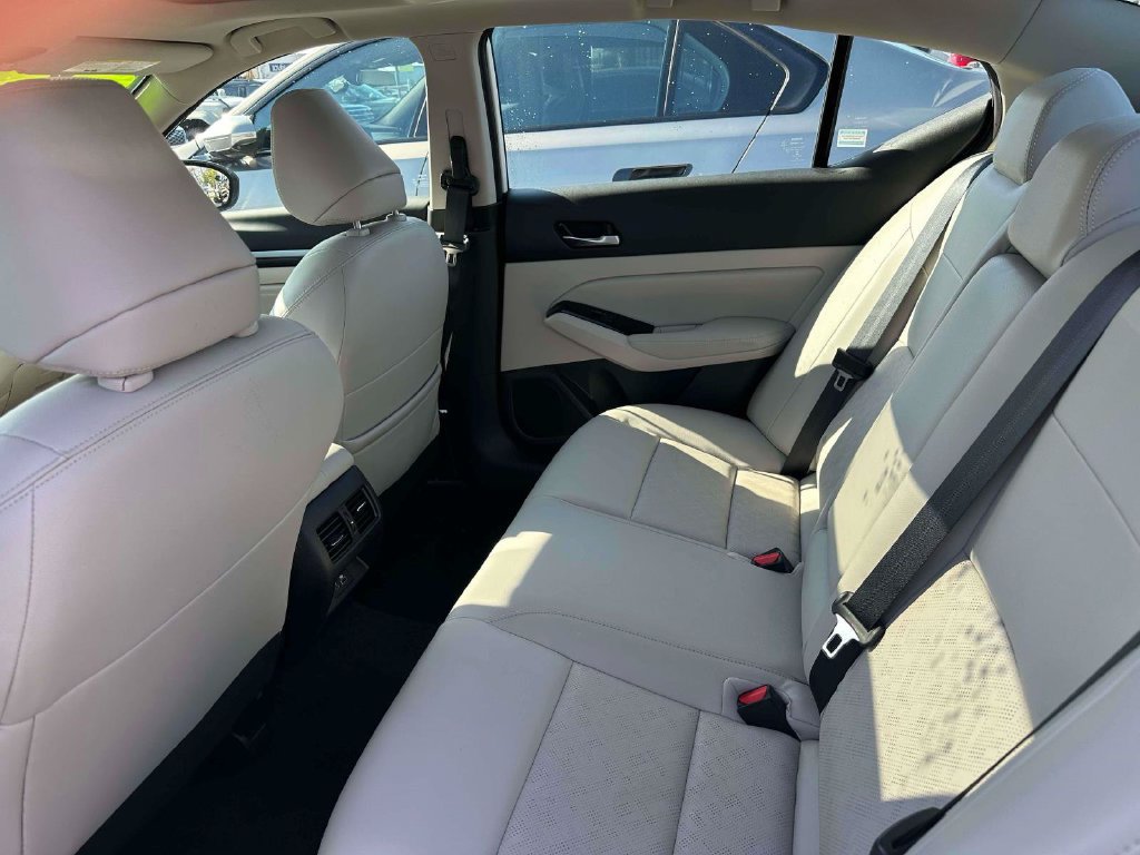 Used 2023 Nissan Altima 2.5 SL FWD image 10