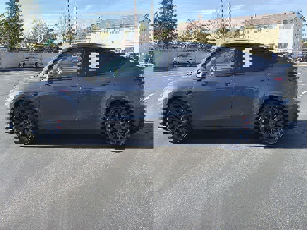 Used 2023 Tesla Model Y Performance image 3