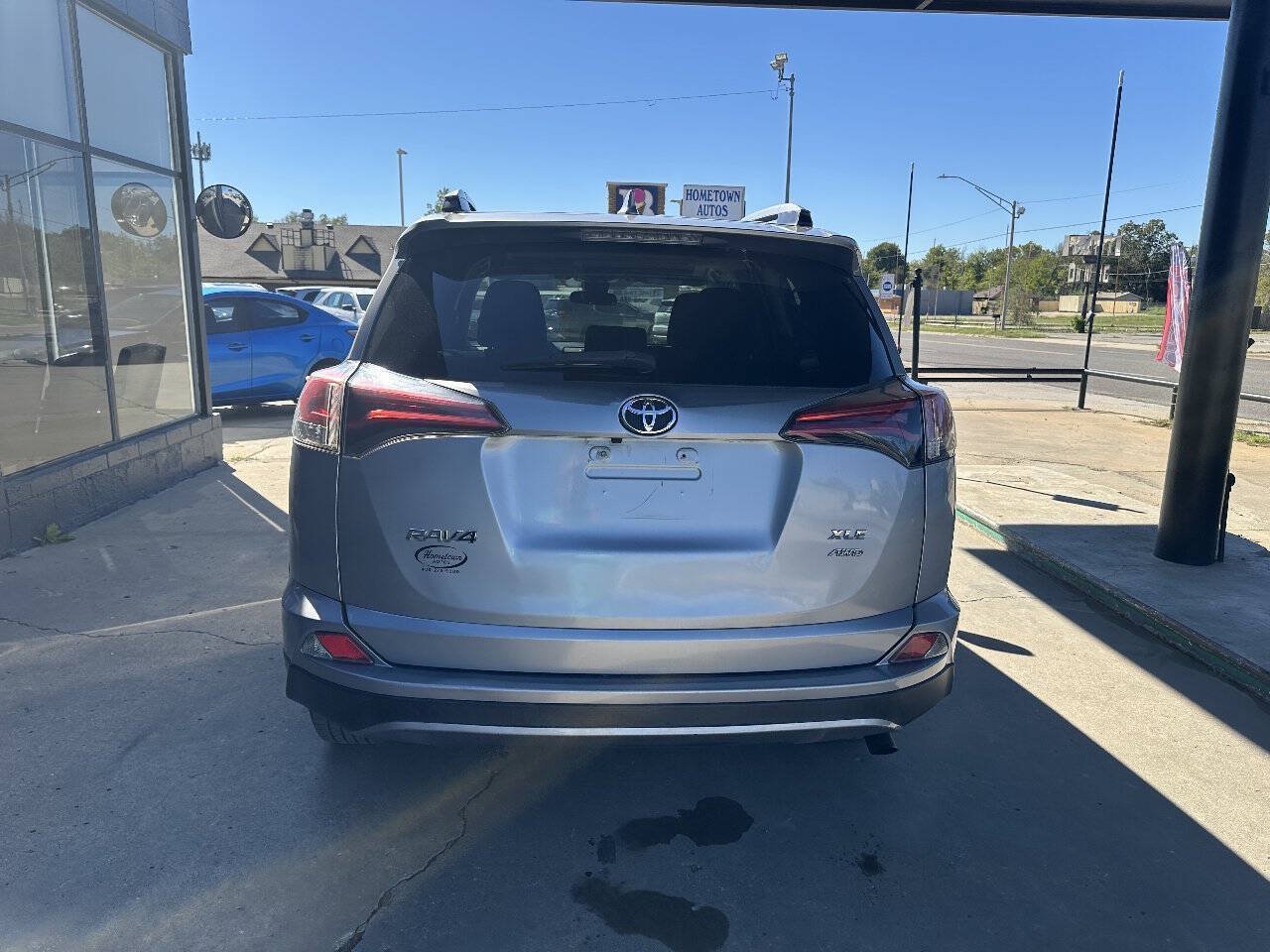 Used 2018 Toyota RAV4 XLE w/ Plus Extra Value Package AWD/4WD image 7