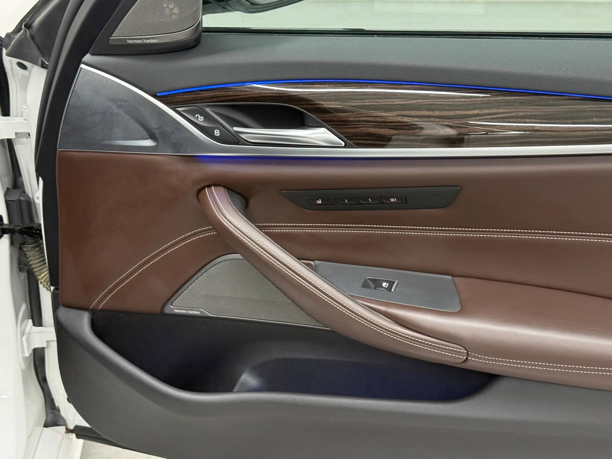 Used 2019 BMW 540i w/ M Sport Package image 33